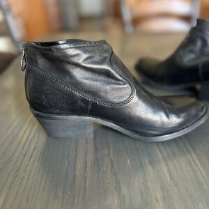 Sofft Aisley women’s black bootie